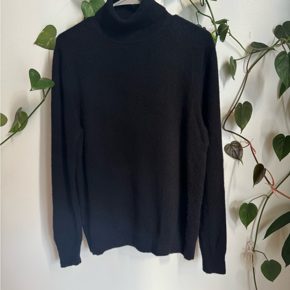 Quince Men's Cashmere Black Turtleneck Sweater, Medium